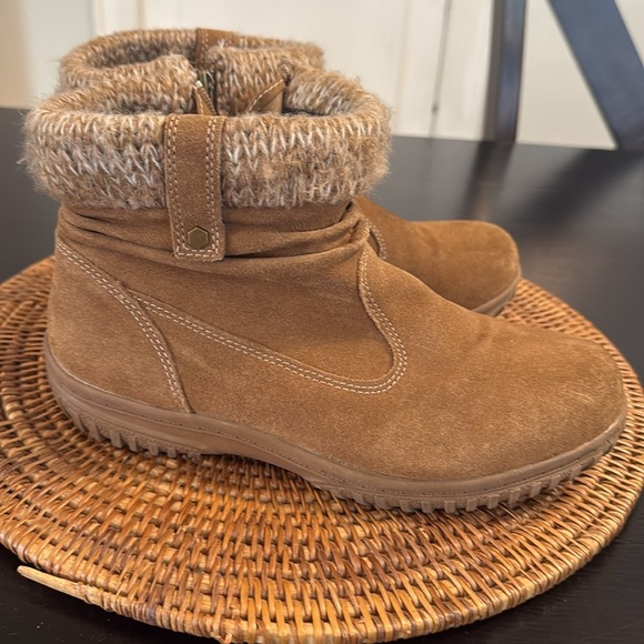 Khombu Cozy Tan Ankle Boots - Picture 3 of 8